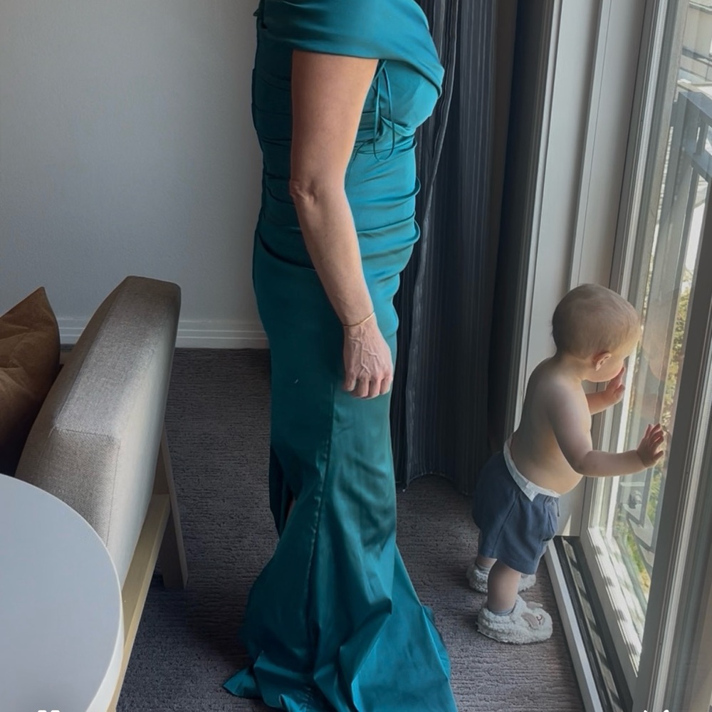 Teri Jon Teal evening gown . Only tried on, no alterations size 8.